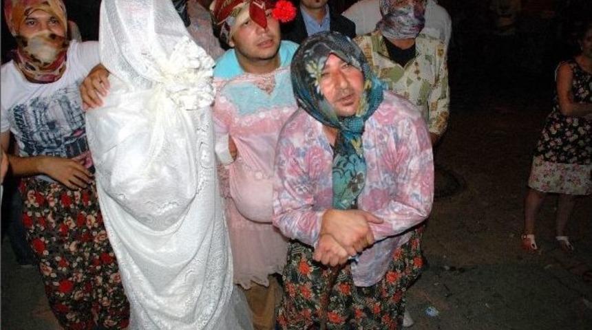 Bu Adetler, G&ouml;renleri G&uuml;ld&uuml;r&uuml;yor