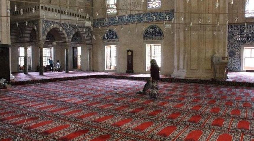 Selimiye Camii&rsquo;nde Ziyarete Ayrılan Alana Vatandaştan Tepki