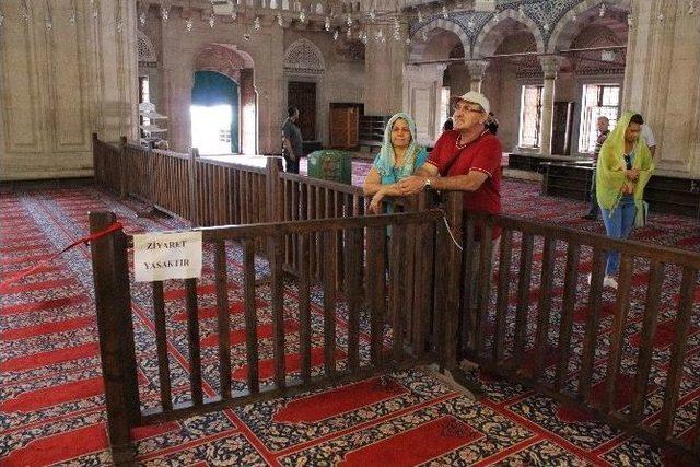 Selimiye Camii’nde Ziyarete Ayrılan Alana Vatandaştan Tepki