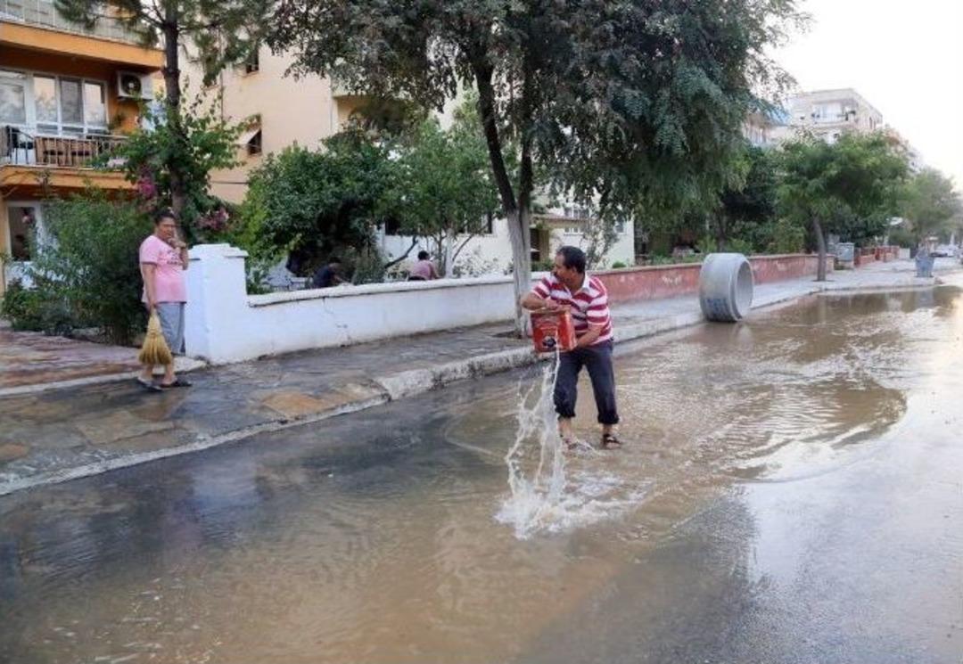 Milas'ta Tonlarca Su Boşa Aktı