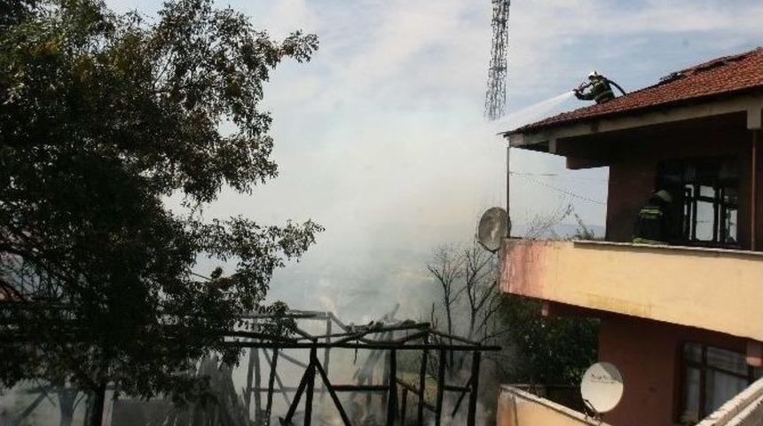 Samanlıkta Başlayan Yangın Eve Sı&ccedil;radı