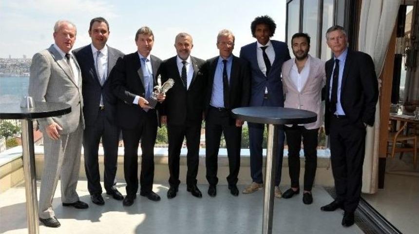 Beşiktaş Kul&uuml;b&uuml; Y&ouml;neticileri, Feyenoord Ve Uefa Delegesi İle Yemekte Bir Araya Geldi