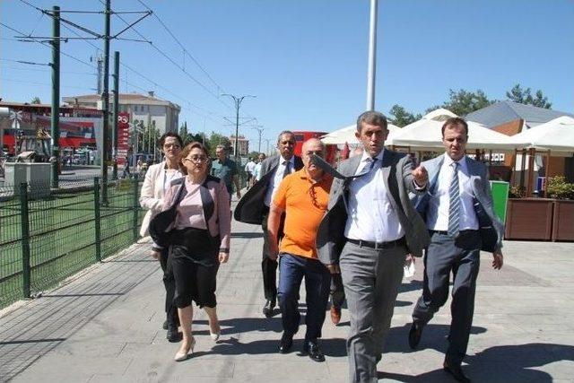 Gaziantep Üniversitesi'nin Giriş Çıkış Yolları Düzenleniyor