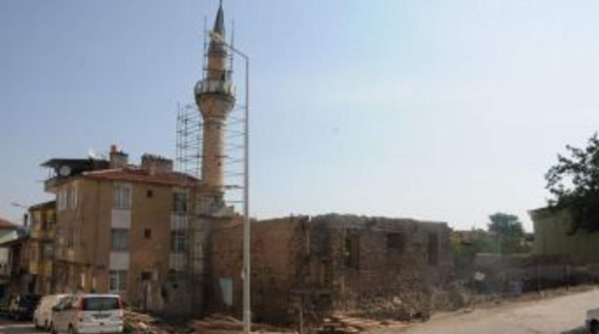 Afyonkarahisar&rsquo;da Tarihi Camileri G&uuml;n Y&uuml;z&uuml;ne &Ccedil;ıkaracak Proje