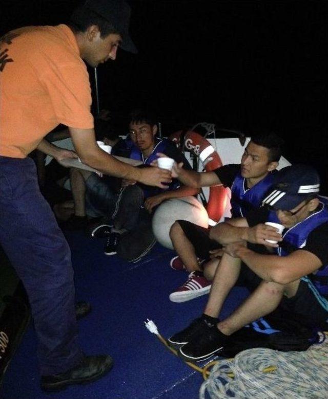 Sahil Güvenlik Ekibi 98 Sığınmacıyı Yakaladı