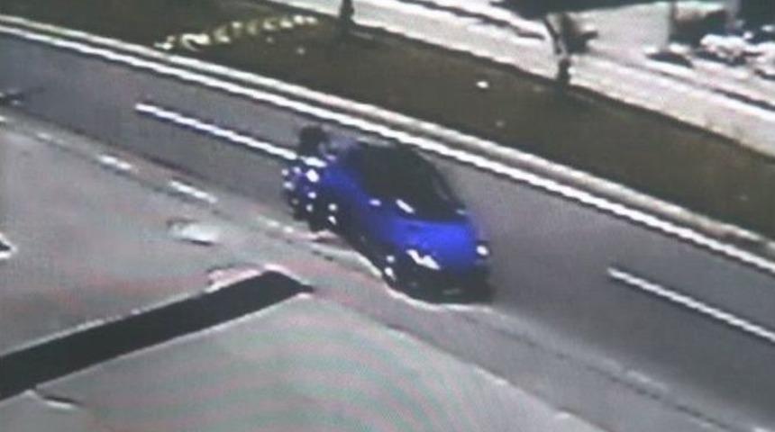 Otomobil Motosiklete &Ccedil;arptı: 1 Yaralı