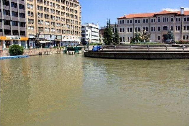 Porsuk Çayı Sağanak Yağış Sonrası Bulanıklaştı