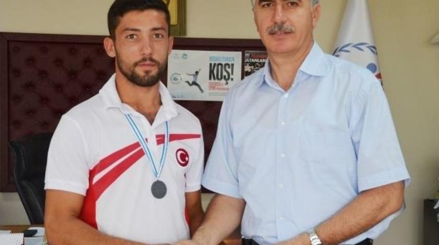 K&uuml;rekte Tarih Yazdı