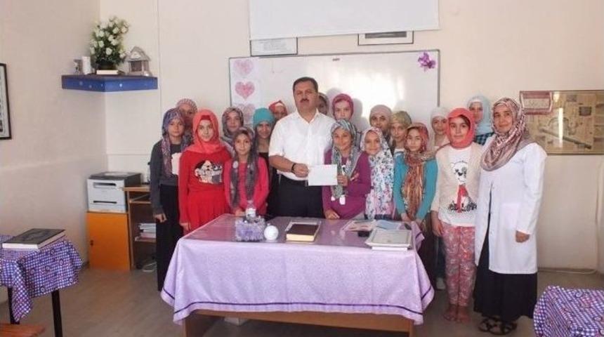 Kız Kur'an Kusu &Ouml;ğrencileri Har&ccedil;lıklarını Gazze'ye G&ouml;nderdi