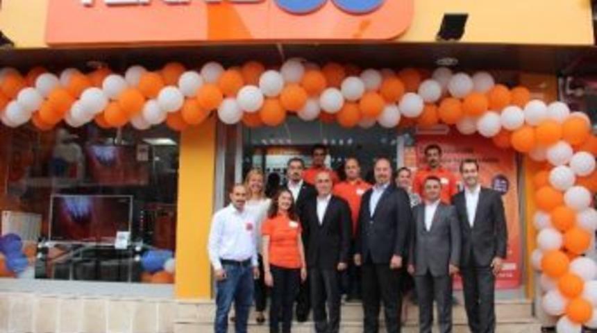 İlk Teknoloji Marketlerine Kavuştular