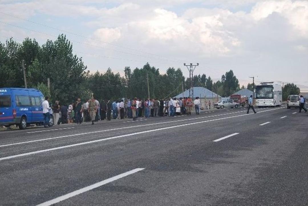 Ağrı'da Trafik Kazası: 5 Yaralı