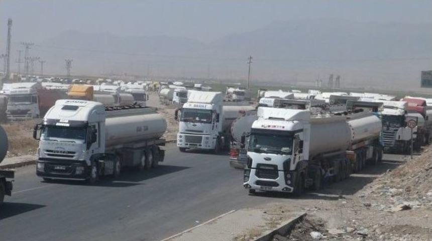 Sınırda Bekleyen Tankerler Tehlike Sa&ccedil;ıyor