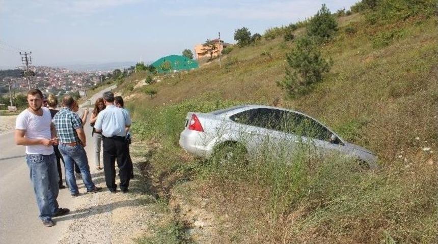 Otomobil Boş Araziye U&ccedil;tu