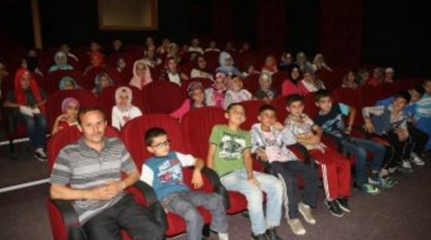 Yozgat’ta Kur'an Kursu Öğrencileri Sinema İle Ödüllendiriliyor