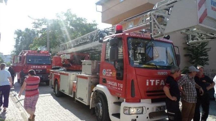 Otomatik Kutusu Yangını İtfaiye Tarafından S&ouml;nd&uuml;r&uuml;ld&uuml;