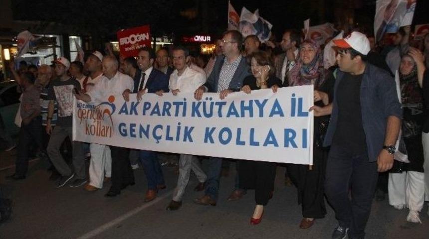 K&uuml;tahya'da Recep Tayyip Erdoğan'a Destek Y&uuml;r&uuml;y&uuml;ş&uuml;