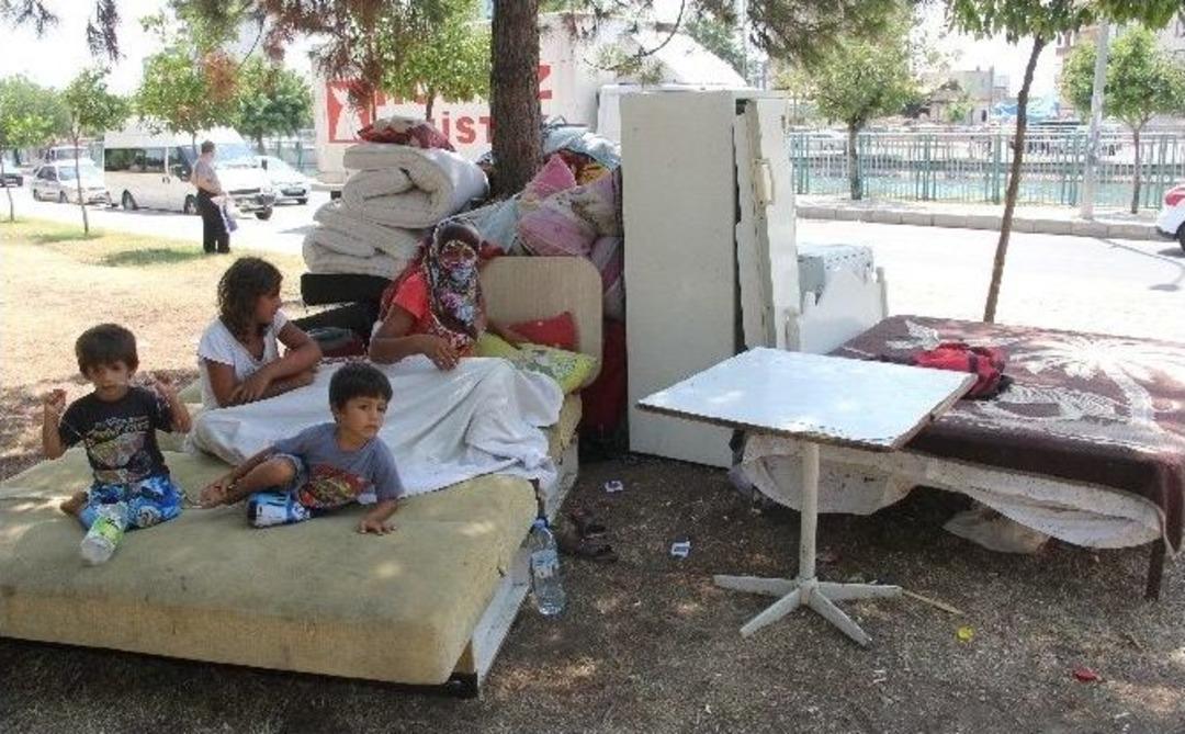 (&ouml;zel Haber) 200 Lira Kirayı &Ouml;deyemeyen 3 &Ccedil;ocuklu Aile Sokakta Kaldı