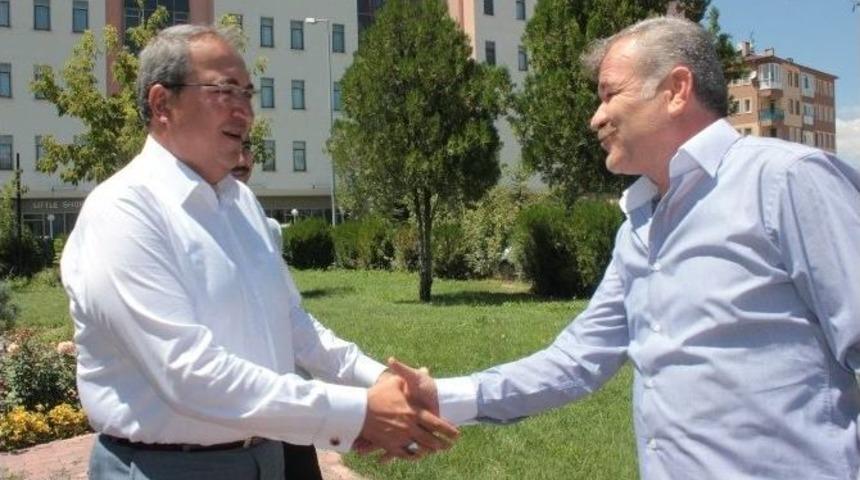 &Uuml;nver,erdoğan&rsquo;a Destek İ&ccedil;in Ziyaret Turlarını S&uuml;rd&uuml;r&uuml;yor