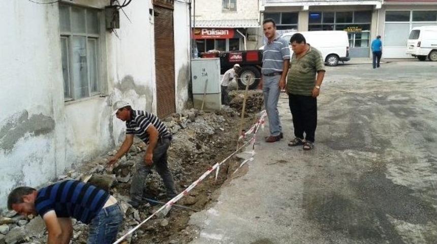 Etili K&ouml;y&uuml;ne Yağmur Suyu Kanalı Yapılıyor