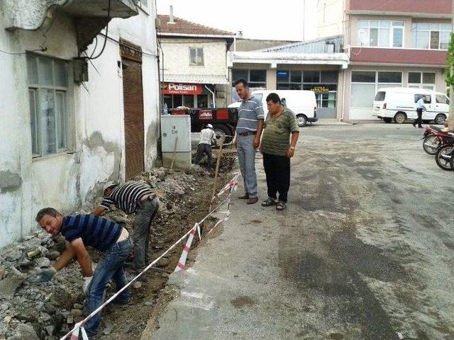 Etili Köyüne Yağmur Suyu Kanalı Yapılıyor