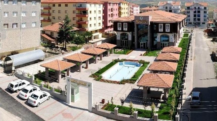 Neşet Ertaş Gen&ccedil;lik Ve K&uuml;lt&uuml;r Merkezi Hizmet İ&ccedil;in G&uuml;n Sayıyor