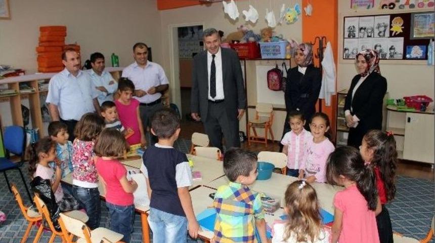 M&uuml;d&uuml;r Dursun Yaz Okulunu Ziyaret Etti