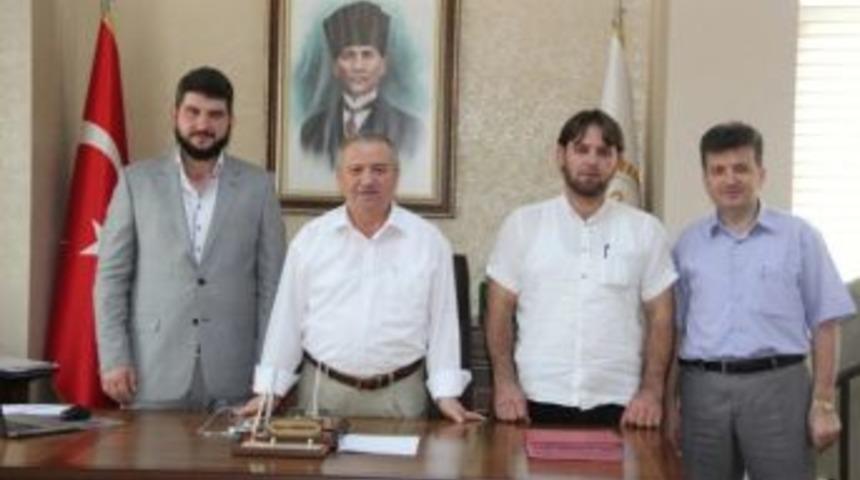 Sakarya G&ouml;n&uuml;leli Derneğinden M&uuml;ft&uuml; Serenli'ye Ziyaret