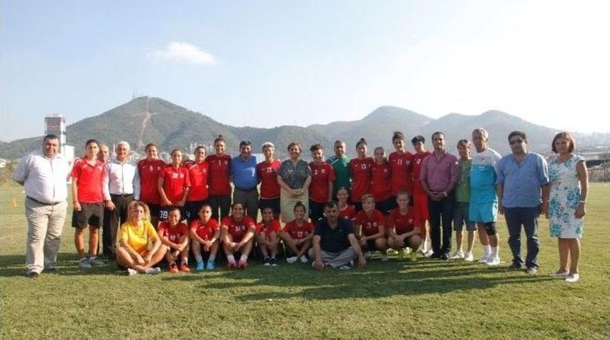 Konak'ın Şampiyon Kızları Moralli Gitti