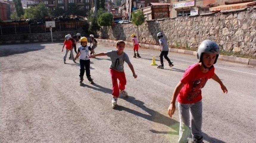 Tekerekli Patenle Yarışmaya Hazırlanıyorlar