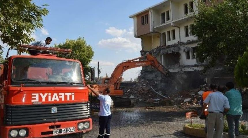 Eski İl&ccedil;e Emniyet M&uuml;d&uuml;rl&uuml;ğ&uuml;&rsquo;n&uuml;n Binası Yıkıldı