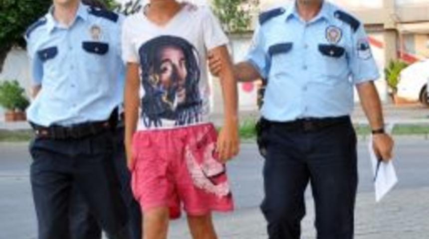 Yakaladığı Hırsızı Polise Teslim Etti