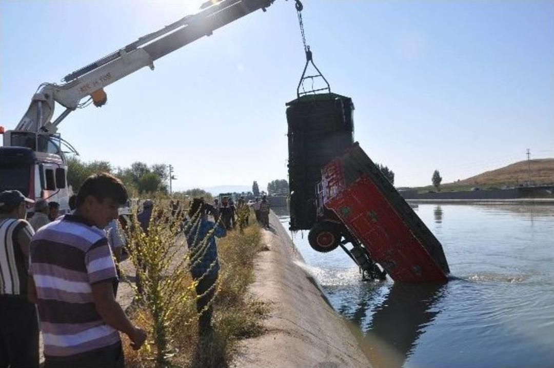 Kanala Devrilen R&ouml;morktaki Gen&ccedil; Kız &Ouml;ld&uuml;