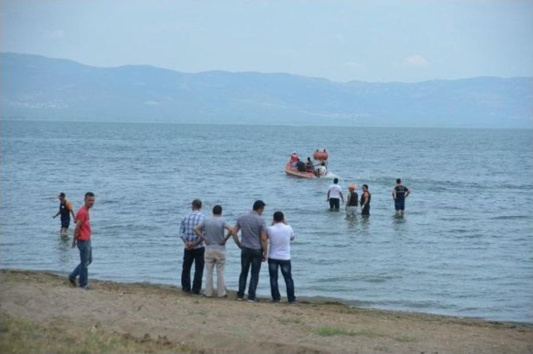 İznik G&ouml;l&uuml;nde Kaybolan Gen&ccedil;lerden Birinin Cesedi Bulundu