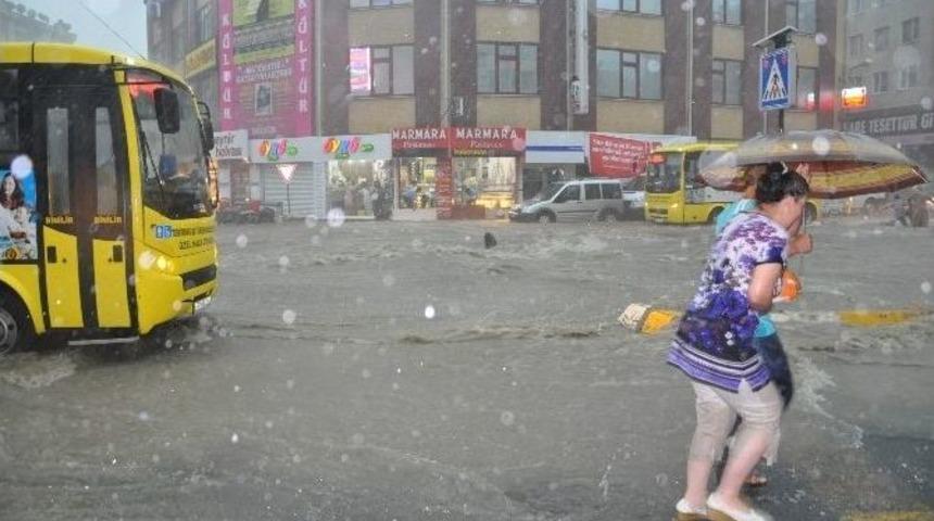 Tekirdağ&rsquo;da Şiddetli Fırtına Ve Yağış