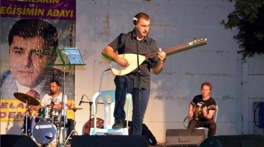 Burhaniye&rsquo;de Ferhat Tun&ccedil; Konseri