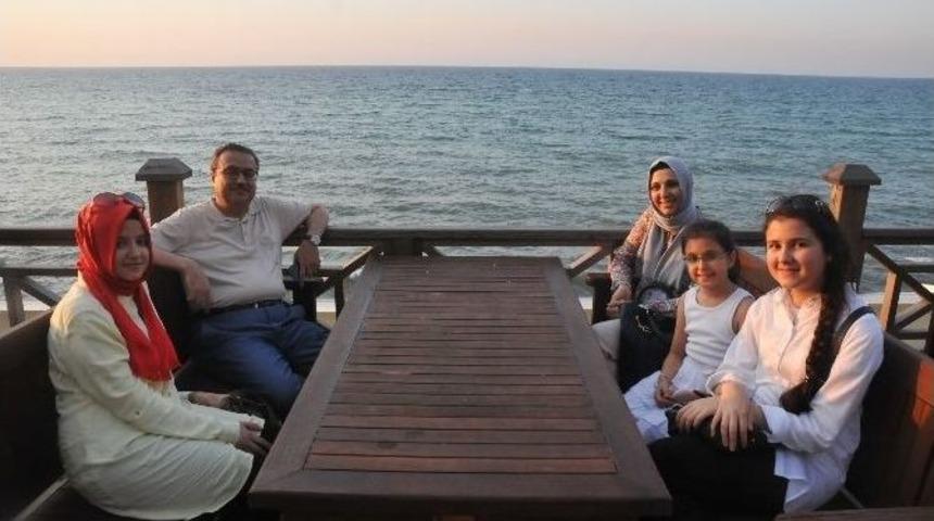 Halkın Valisi Ak&ccedil;akoca Caddelerinde