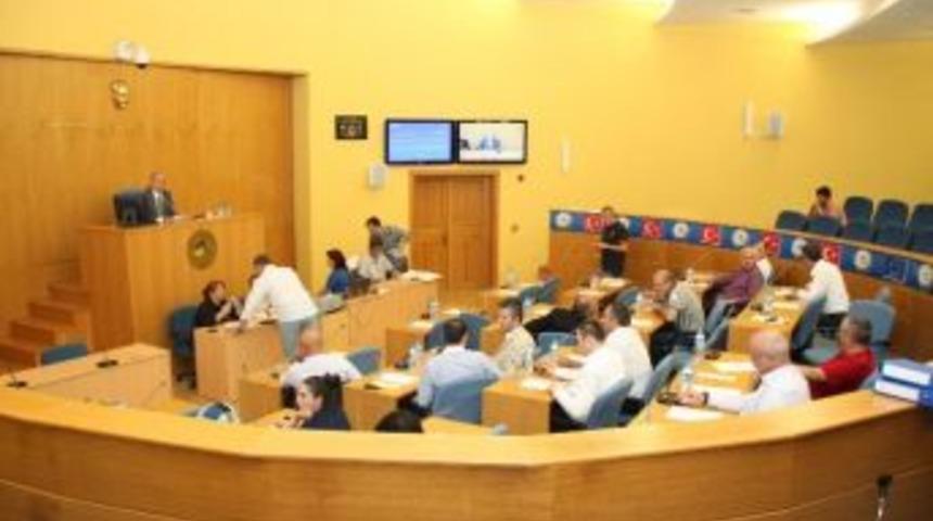 Belediye Meclisinde Yoğun G&uuml;ndem