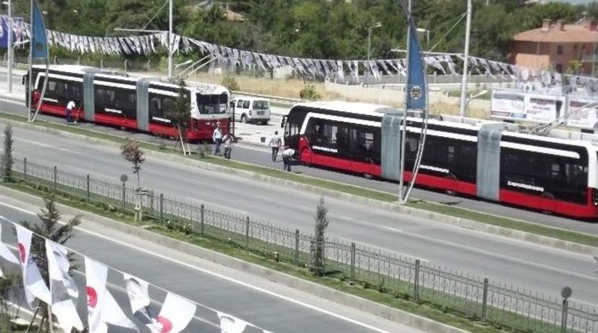 Malatya B&uuml;y&uuml;kşehir Belediyesi 2 Tramb&uuml;s Getirdi