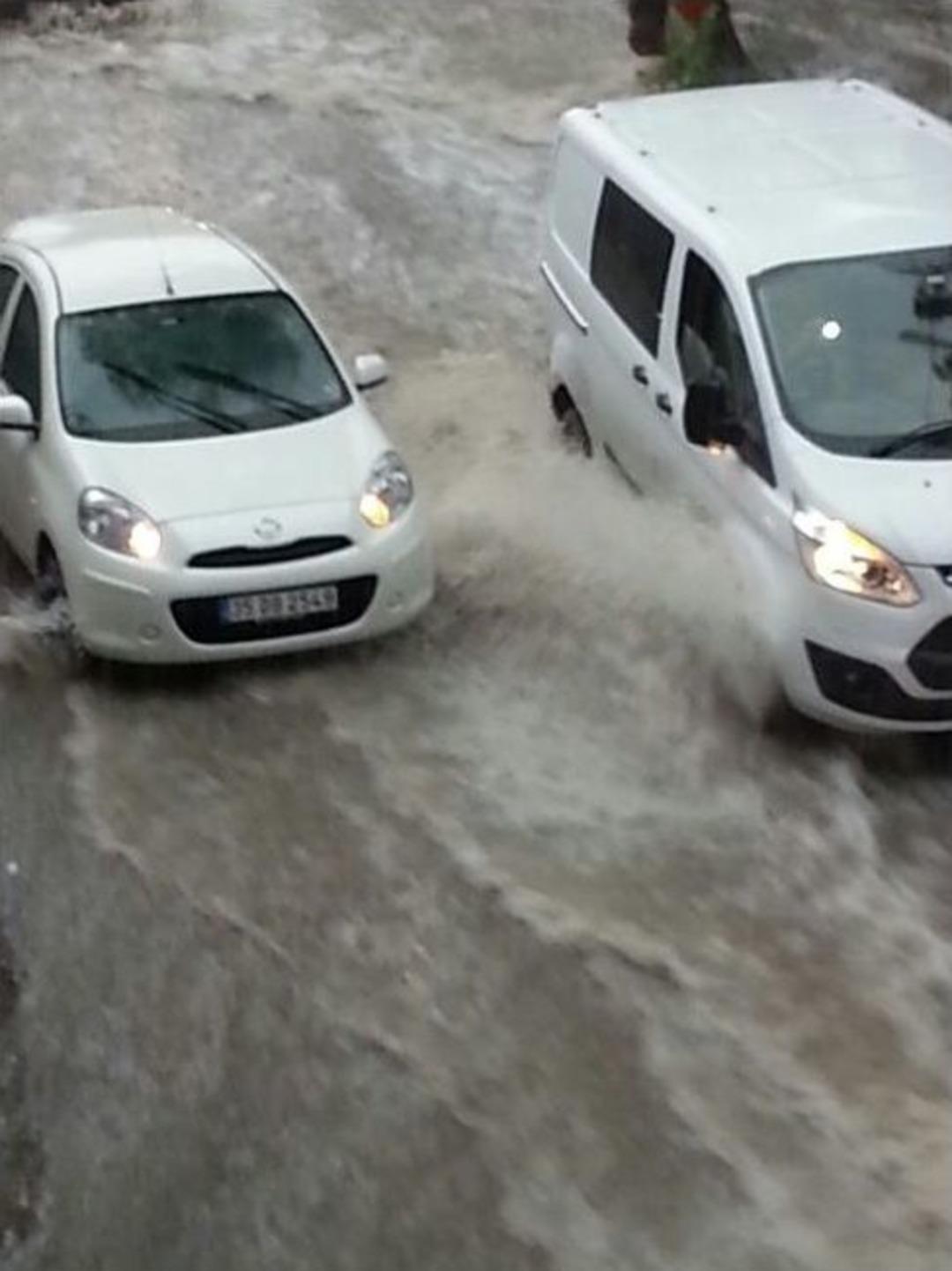 İzmir&rsquo;de Sel Can Aldı