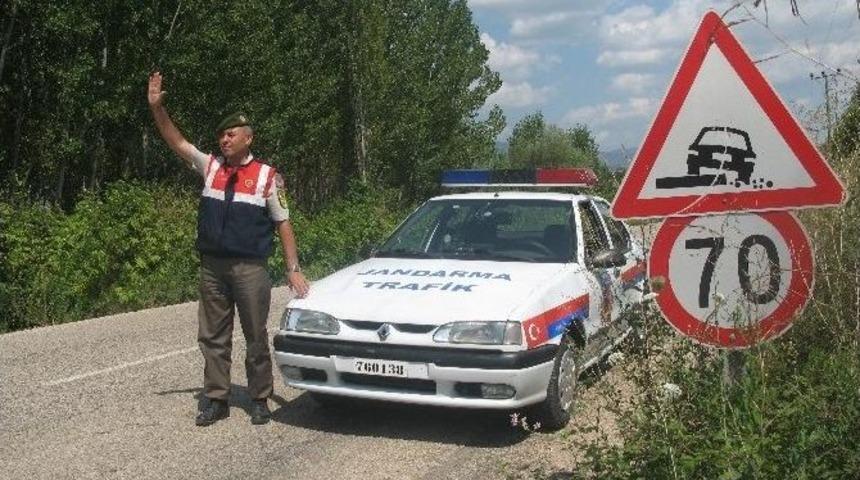 Jandarma Trafik Timleri Hız Konusunda Uyarıyor