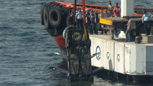 Çanakkale’de Denize Düşen Otomobil