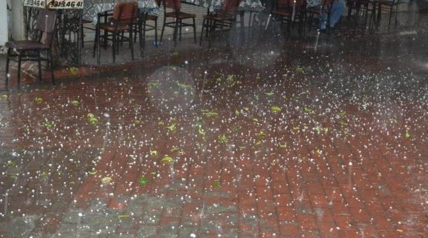 Turgutlu'da Dolu Yağışı Etkili Oldu