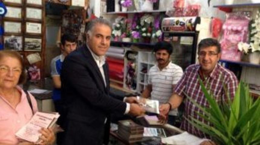 Chp Teşkilatı Broş&uuml;r Dağıtıyor