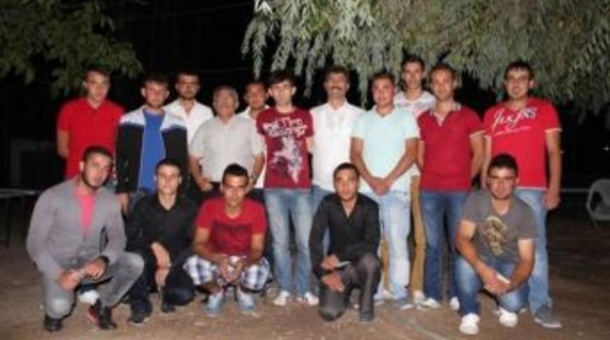 U&ccedil;hisar Belediye Başkanı Kararaslan&rsquo;dan Asker Adaylarına Yemek