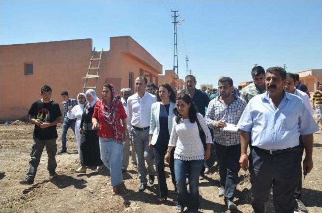 Hdp&rsquo;li Vekillerden Konutlara Yerleştiren Yezidilere Ziyaret