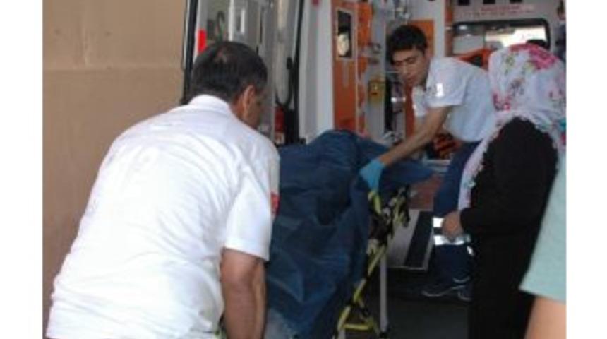 Minib&uuml;s &Ccedil;ocuğa &Ccedil;arptı: 1 Yaralı