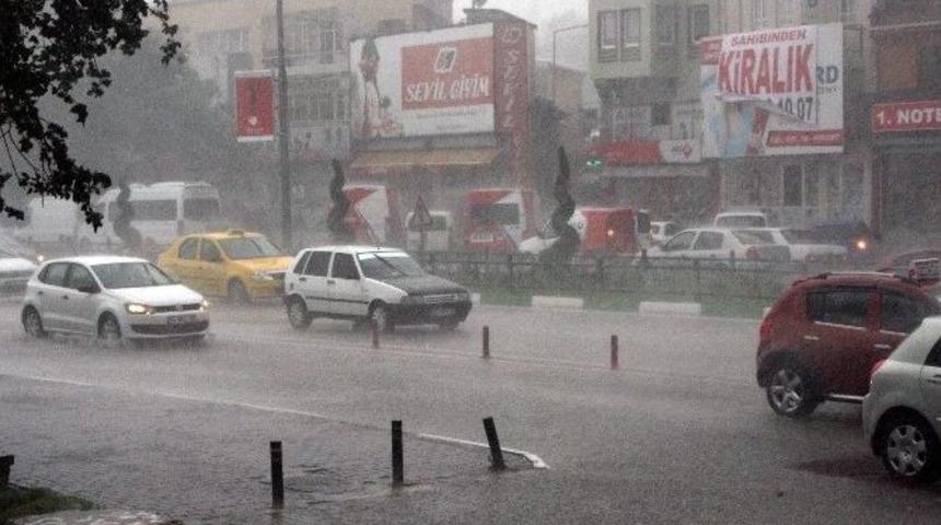 Yağmur Ve Fırtına Bursa'yı Esir Aldı