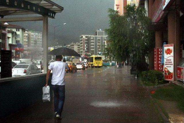 Yağmur Ve Fırtına Bursa'yı Esir Aldı