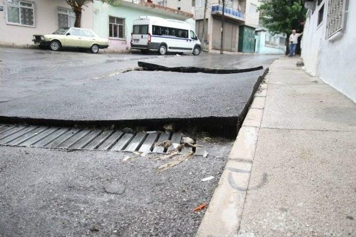 İzmir’de Yollar Yağmura Dayanamadı G4