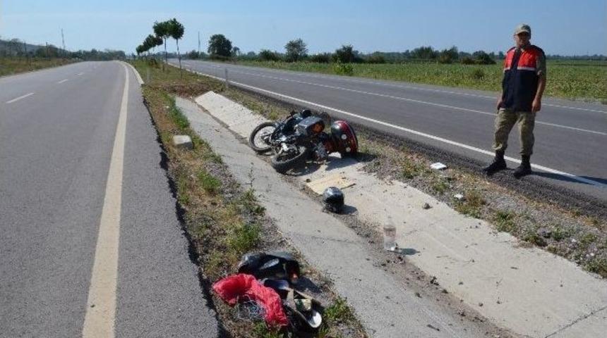 Motosiklet Kanala Yuvarlandı: 1 Yaralı